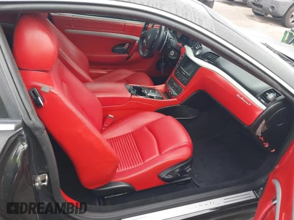 ✅ 2009 Maserati GranTurismo • VIN: ZAMHJ45A890043342 • Lot: 43878779. Wystawiony na IAAI z przebiegiem 62 478 mil. Bezpłatny archiwum sprzedaży aukcyjnych z USA i szczegółowy raport historii pojazdu na DreamBid. Zdjęcie 5.