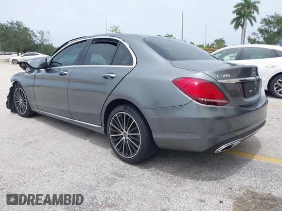 ✅ 2021 Mercedes-Benz C 300 • VIN: W1KWF8DB6MR650672 • Лот: 36714899. Опубликован ранее на IAAI с пробегом 26 568 миль. Бесплатный доступ к архиву аукционных продаж из США и подробный отчёт об истории автомобиля на DreamBid. Изображение 3.