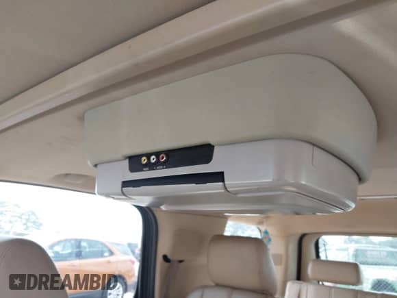 2012 Chevrolet Tahoe LT z VIN 1GNSCBE06CR215264, wystawiony jako IAAI lot #43274793 z przebiegiem 245 873 mil mil oraz . Historia ofert i sprzedaży dostępna na DreamBid. Obrazek 19.