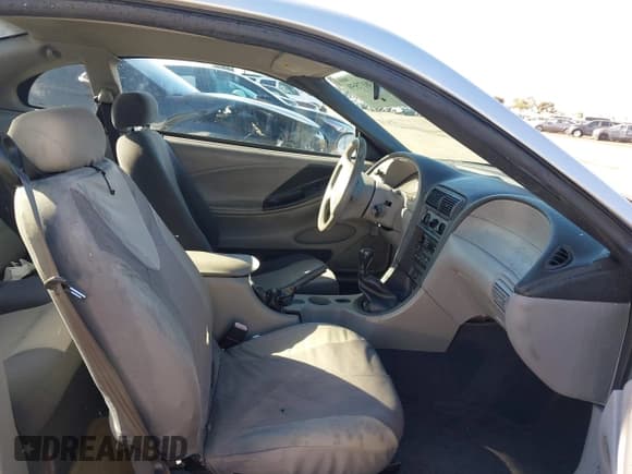 ✅ 2004 Ford Mustang Standard • VIN: 1FAFP40614F190675 • Lot: 43817559. Wystawiony na IAAI z przebiegiem 140 783 mil. Bezpłatny archiwum sprzedaży aukcyjnych z USA i szczegółowy raport historii pojazdu na DreamBid. Zdjęcie 5.