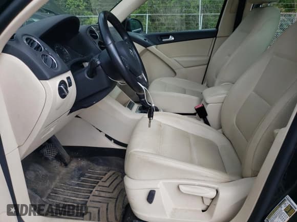 ✅ 2013 Volkswagen Tiguan SE • VIN: WVGBV7AX1DW519930 • Lot: 68591485. Listed on Copart with 196,940 mi. Free auction sales archive from the USA and detailed vehicle history report at DreamBid. Image 7.