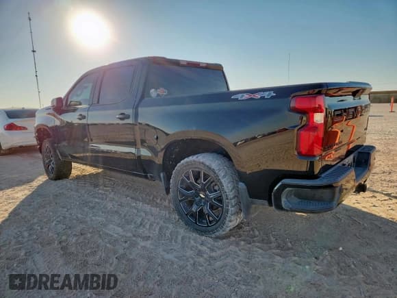 ✅ 2022 Chevrolet Silverado 1500 RST • VIN: 1GCUYEET2NZ184094 • Лот: 84618775. Опубликован ранее на Copart с пробегом 89 837 миль. Бесплатный доступ к архиву аукционных продаж из США и подробный отчёт об истории автомобиля на DreamBid. Изображение 2.