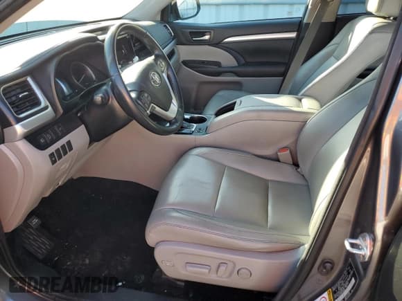 ✅ 2018 Toyota Highlander SE • VIN: 5TDJZRFH6JS854565 • Lot: 93206585. Wystawiony na Copart z przebiegiem Nie podano. Bezpłatny archiwum sprzedaży aukcyjnych z USA i szczegółowy raport historii pojazdu na DreamBid. Zdjęcie 7.