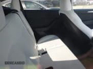 ✅ 2024 Tesla Model Y Performance • VIN: 7SAYGDEF8RF020386 • Lot: 42668591. Wystawiony na IAAI z przebiegiem 33 393 mil. Bezpłatny archiwum sprzedaży aukcyjnych z USA i szczegółowy raport historii pojazdu na DreamBid. Zdjęcie 8.