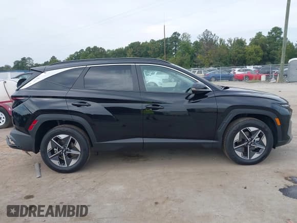 ✅ 2025 Hyundai Tucson SEL Convenience • VIN: 3KMJCCDE3SE017563 • Lot: 43297822. Wystawiony na IAAI z przebiegiem 10 019 mil. Bezpłatny archiwum sprzedaży aukcyjnych z USA i szczegółowy raport historii pojazdu na DreamBid. Zdjęcie 13.