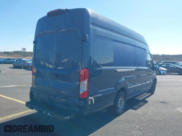 ✅ 2021 Ford Transit Cargo • VIN: 1FTBR3X87MKA56961 • Lot: 41671753. Wystawiony na IAAI z przebiegiem 93 912 mil. Bezpłatny archiwum sprzedaży aukcyjnych z USA i szczegółowy raport historii pojazdu na DreamBid. Zdjęcie 4.