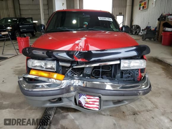 ✅ 1998 Chevrolet Blazer LS • VIN: 1GNDT13W7W2125774 • Lot: 63286745. Wystawiony na Copart z przebiegiem 142 305 mil. Bezpłatny archiwum sprzedaży aukcyjnych z USA i szczegółowy raport historii pojazdu na DreamBid. Zdjęcie 5.