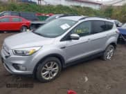 ✅ 2017 Ford Escape SE • VIN: 1FMCU9G92HUB07125 • Lot: 43462356. Wystawiony na IAAI z przebiegiem 154 875 mil. Bezpłatny archiwum sprzedaży aukcyjnych z USA i szczegółowy raport historii pojazdu na DreamBid. Zdjęcie 17.