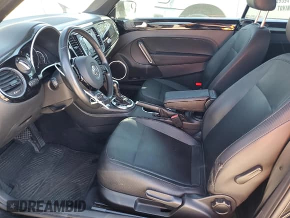 ✅ 2013 Volkswagen Beetle 2.5L • VIN: 3VW5X7ATXDM816085 • Lot: 91036645. Wystawiony na Copart z przebiegiem 118 737 mil. Bezpłatny archiwum sprzedaży aukcyjnych z USA i szczegółowy raport historii pojazdu na DreamBid. Zdjęcie 7.