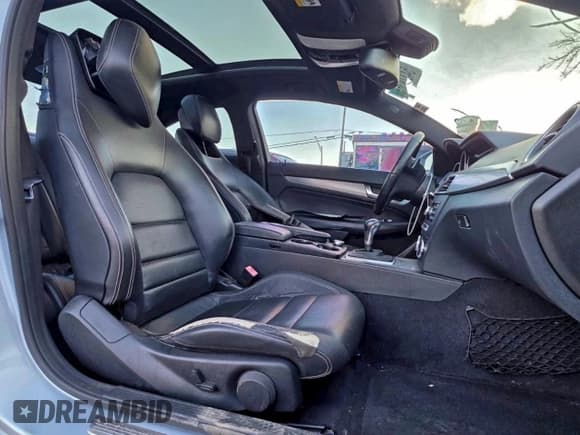 ✅ 2013 Mercedes-Benz C 250 • VIN: WDDGJ4HB0DF995087 • Lot: 96239855. Wystawiony na Copart z przebiegiem 104 348 mil. Bezpłatny archiwum sprzedaży aukcyjnych z USA i szczegółowy raport historii pojazdu na DreamBid. Zdjęcie 5.