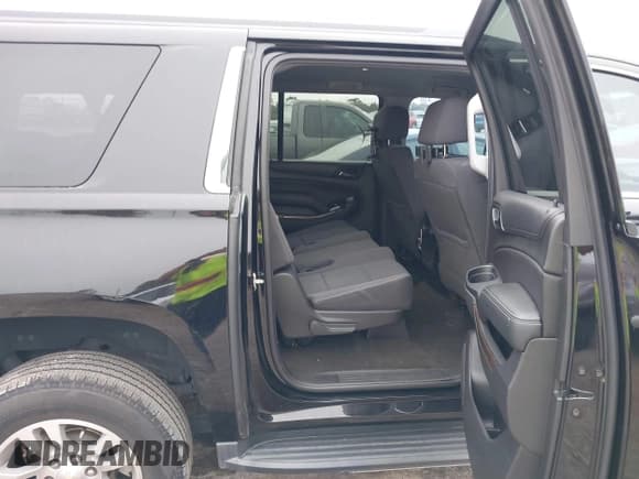 ✅ 2017 Chevrolet Suburban LS • VIN: 1GNSCGKC4HR289284 • Lot: 41503869. Listed on IAAI with 92,048 mi. Free auction sales archive from the USA and detailed vehicle history report at DreamBid. Image 8.