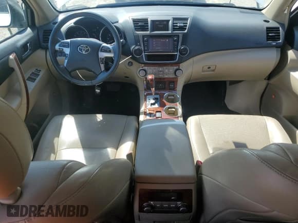 ✅ 2013 Toyota Highlander Limited • VIN: 5TDYK3EHXDS126477 • Лот: 69821945. Опубликован ранее на Copart с пробегом 73 778 миль. Бесплатный доступ к архиву аукционных продаж из США и подробный отчёт об истории автомобиля на DreamBid. Изображение 8.