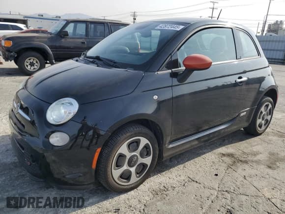 ✅ 2013 FIAT 500e • VIN: 3C3CFFGE9DT740322 • Lot: 42872445. Listed on Copart with 45,613 mi. Free auction sales archive from the USA and detailed vehicle history report at DreamBid. Image 1.