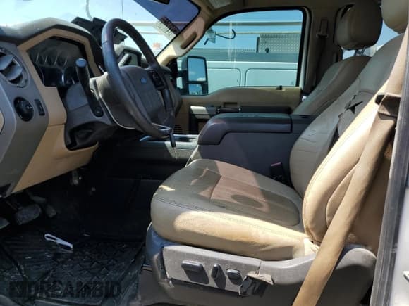 ✅ 2013 Ford F-350 XL • VIN: 1FT8W3DT8DEB55590 • Lot: 83834695. Wystawiony na Copart z przebiegiem 296 385 mil. Bezpłatny archiwum sprzedaży aukcyjnych z USA i szczegółowy raport historii pojazdu na DreamBid. Zdjęcie 7.