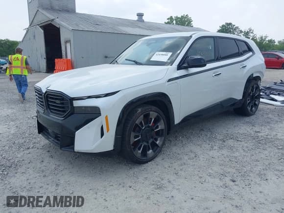 ✅ 2024 BMW XM • VIN: 5YM23CS0XR9U57042 • Lot: 42438088. Wystawiony na IAAI z przebiegiem 2 888 mil. Bezpłatny archiwum sprzedaży aukcyjnych z USA i szczegółowy raport historii pojazdu na DreamBid. Zdjęcie 2.