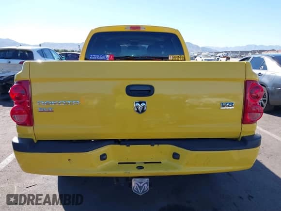 2006 Dodge Dakota SLT z VIN 1D7HW48J46S584508, wystawiony jako IAAI lot #40732421 z przebiegiem 148 957 mil mil oraz . Historia ofert i sprzedaży dostępna na DreamBid. Obrazek 16.