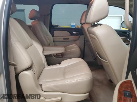 ✅ 2008 Chevrolet Suburban 3LT • VIN: 1GNFC16038R142159 • Lot: 89521845. Listed on Copart with 140,112 mi. Free auction sales archive from the USA and detailed vehicle history report at DreamBid. Image 11.