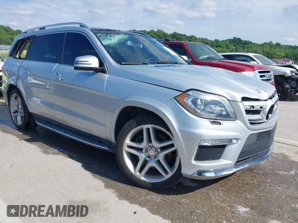 ✅ 2015 Mercedes-Benz GL 550 • VIN: 4JGDF7DE0FA472857 • Лот: 42309286. Опубликован ранее на IAAI с пробегом 93 088 миль. Бесплатный доступ к архиву аукционных продаж из США и подробный отчёт об истории автомобиля на DreamBid. Изображение 1.
