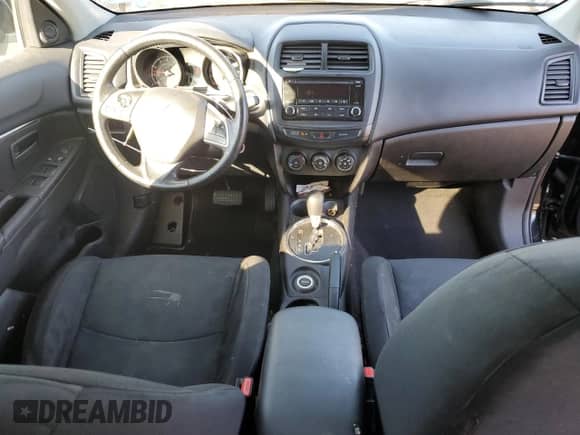 2015 Mitsubishi Outlander ES с VIN 4A4AR3AU1FE041206, выставлен на аукционе Copart как лот 84642205 с пробегом 84 637 миль миль и Списание • Salvage title. История ставок и продаж доступна на DreamBid. Изображение 8.