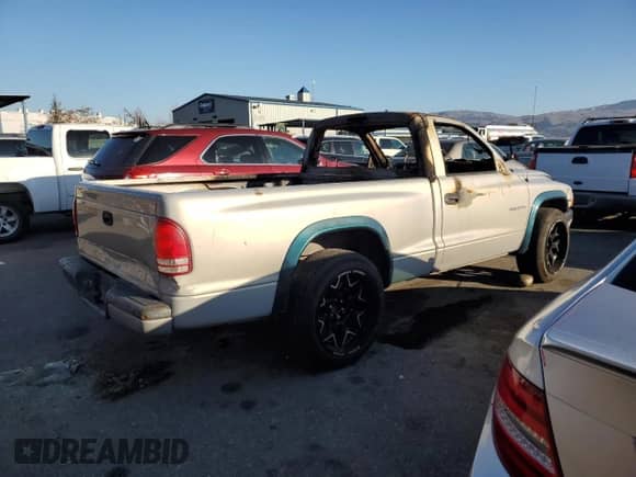 2000 Dodge Dakota z VIN 1B7FL26P7YS746821, wystawiony jako Copart lot #89311545 z przebiegiem Nie podano mil oraz Nie do naprawy • Non repairable. Historia ofert i sprzedaży dostępna na DreamBid. Obrazek 3.