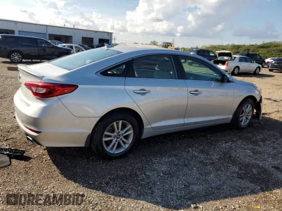 2017 Hyundai Sonata 2.4L z VIN 5NPE24AF9HH568367, wystawiony jako Copart lot #82130295 z przebiegiem 16 888 mil mil oraz Szkoda całkowita • Salvage title. Historia ofert i sprzedaży dostępna na DreamBid. Obrazek 3.