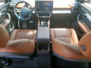 ✅ 2024 VinFast VF 8 Plus • VIN: RLLV1AFA6RH004423 • Lot: 64814695. Wystawiony na Copart z przebiegiem 8 863 mil. Bezpłatny archiwum sprzedaży aukcyjnych z USA i szczegółowy raport historii pojazdu na DreamBid. Zdjęcie 8.