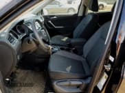 ✅ 2021 Volkswagen Tiguan S • VIN: 3VV0B7AX0MM068396 • Lot: 54058005. Wystawiony na Copart z przebiegiem 42 103 mil. Bezpłatny archiwum sprzedaży aukcyjnych z USA i szczegółowy raport historii pojazdu na DreamBid. Zdjęcie 7.