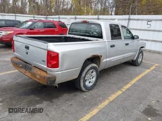 ✅ 2005 Dodge Dakota SLT • VIN: 1D7HE48N55S300470 • Lot: 43579452. Wystawiony na IAAI z przebiegiem 218 140 mil. Bezpłatny archiwum sprzedaży aukcyjnych z USA i szczegółowy raport historii pojazdu na DreamBid. Zdjęcie 4.