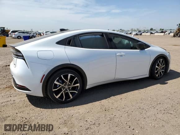 2024 Toyota Prius SE with VIN JTDACACU2R3034002, listed as a Copart auction lot 67812775 with 15,632 mi miles and Salvage title. Bid and sale history available at DreamBid. Image 3.