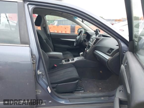 ✅ 2014 Subaru Outback 2.5i • VIN: 4S4BRBAC7E3320534 • Lot: 43736657. Wystawiony na IAAI z przebiegiem 197 690 mil. Bezpłatny archiwum sprzedaży aukcyjnych z USA i szczegółowy raport historii pojazdu na DreamBid. Zdjęcie 5.