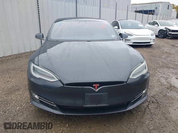 ✅ 2017 Tesla Model S 60 • VIN: 5YJSA1E17HF202747 • Lot: 43808471. Listed on IAAI with 86,966 mi. Free auction sales archive from the USA and detailed vehicle history report at DreamBid. Image 12.