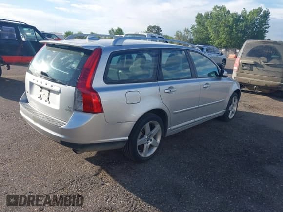 ✅ 2010 Volvo V50 R-Design • VIN: YV1672MJ3A2528510 • Лот: 43173908. Опубликован ранее на IAAI с пробегом 141 236 миль. Бесплатный доступ к архиву аукционных продаж из США и подробный отчёт об истории автомобиля на DreamBid. Изображение 4.