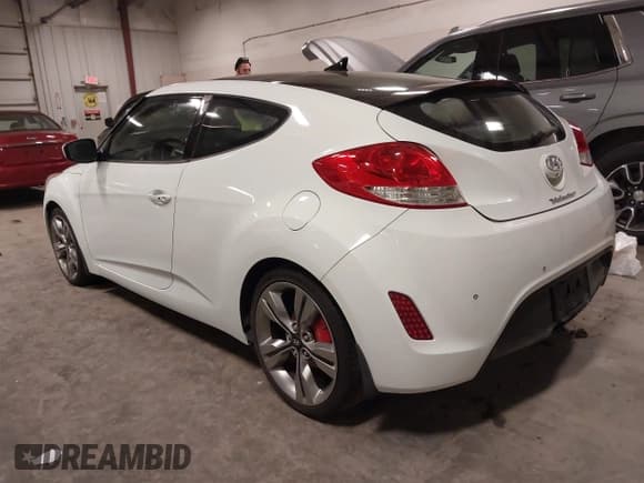 ✅ 2013 Hyundai Veloster w/Black Int • VIN: KMHTC6AD1DU109361 • Lot: 41101157. Wystawiony na IAAI z przebiegiem 119 386 mil. Bezpłatny archiwum sprzedaży aukcyjnych z USA i szczegółowy raport historii pojazdu na DreamBid. Zdjęcie 3.