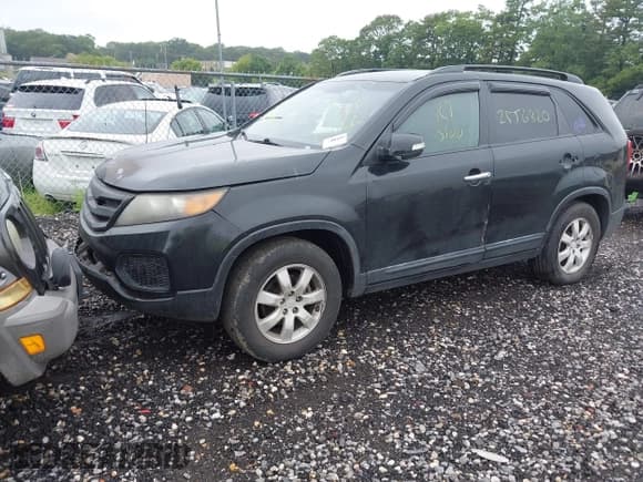 ✅ 2011 Kia Sorento LX • VIN: 5XYKTDA26BG148819 • Lot: 42677148. Listed on IAAI with Not provided. Free auction sales archive from the USA and detailed vehicle history report at DreamBid. Image 2.