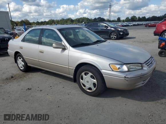 ✅ 1998 Toyota Camry LE • VIN: 4T1BF22KXWU069518 • Lot: 84897695. Wystawiony na Copart z przebiegiem 157 505 mil. Bezpłatny archiwum sprzedaży aukcyjnych z USA i szczegółowy raport historii pojazdu na DreamBid. Zdjęcie 4.