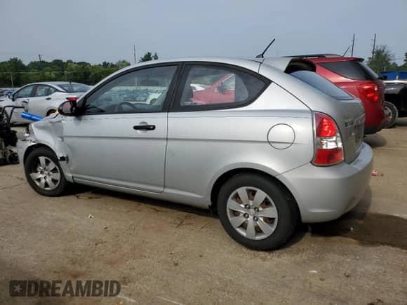 2008 Hyundai Accent GS z VIN KMHCM36C58U071165, wystawiony jako Copart lot #64824024 z przebiegiem 207 550 mil mil oraz Nie do naprawy • Non repairable. Historia ofert i sprzedaży dostępna na DreamBid. Obrazek 2.