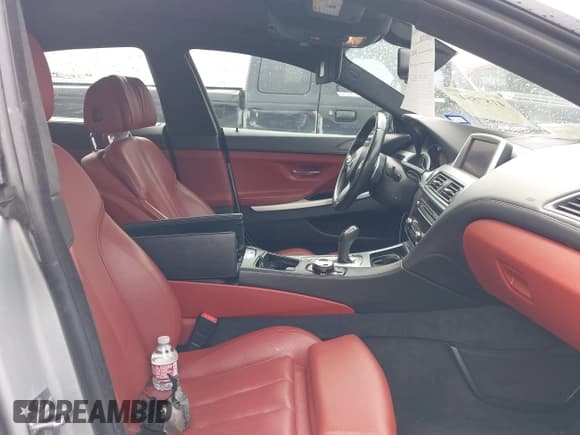 ✅ 2015 BMW 6 Series 640i • VIN: WBA6A0C51FD318982 • Lot: 41875547. Wystawiony na IAAI z przebiegiem 60 968 mil. Bezpłatny archiwum sprzedaży aukcyjnych z USA i szczegółowy raport historii pojazdu na DreamBid. Zdjęcie 5.