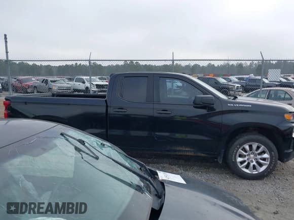 ✅ 2020 Chevrolet Silverado 1500 Custom • VIN: 1GCRWBEF3LZ196448 • Lot: 41508665. Wystawiony na IAAI z przebiegiem 95 187 mil. Bezpłatny archiwum sprzedaży aukcyjnych z USA i szczegółowy raport historii pojazdu na DreamBid. Zdjęcie 13.