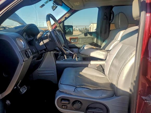 ✅ 2006 Lincoln Mark LT • VIN: 5LTPW16576FJ21388 • Lot: 94489885. Listed on Copart with 171,268 mi. Free auction sales archive from the USA and detailed vehicle history report at DreamBid. Image 7.