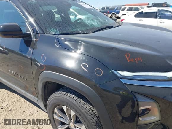 ✅ 2026 Chevrolet Equinox FWD LT • VIN: 3GNAXHEGXTL223889 • Lot: 43613568. Listed on IAAI with 9,155 mi. Free auction sales archive from the USA and detailed vehicle history report at DreamBid. Image 18.