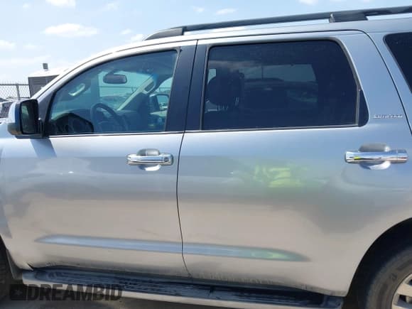 ✅ 2011 Toyota Sequoia Limited • VIN: 5TDKY5G10BS031715 • Lot: 42746857. Listed on IAAI with 180,015 mi. Free auction sales archive from the USA and detailed vehicle history report at DreamBid. Image 14.