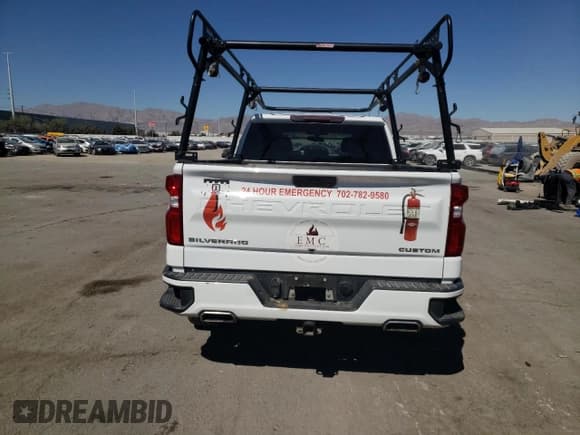 ✅ 2020 Chevrolet Silverado 1500 Custom • VIN: 1GCRWBEF1LZ102082 • Lot: 73054144. Wystawiony na Copart z przebiegiem 63 443 mil. Bezpłatny archiwum sprzedaży aukcyjnych z USA i szczegółowy raport historii pojazdu na DreamBid. Zdjęcie 6.