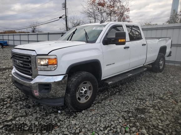 ✅ 2015 GMC Sierra 2500HD • VIN: 1GT12XE80FF538600 • Лот: 89911415. Опубликован ранее на Copart с пробегом 109 033 миль. Бесплатный доступ к архиву аукционных продаж из США и подробный отчёт об истории автомобиля на DreamBid. Изображение 1.
