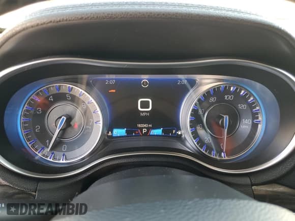 ✅ 2015 Chrysler 300 Limited • VIN: 2C3CCAAG5FH931270 • Лот: 81103625. Опубликован ранее на Copart с пробегом 163 343 миль. Бесплатный доступ к архиву аукционных продаж из США и подробный отчёт об истории автомобиля на DreamBid. Изображение 9.