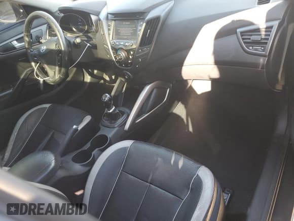 ✅ 2013 Hyundai Veloster Turbo • VIN: KMHTC6AE9DU153682 • Lot: 86510595. Wystawiony na Copart z przebiegiem 125 410 mil. Bezpłatny archiwum sprzedaży aukcyjnych z USA i szczegółowy raport historii pojazdu na DreamBid. Zdjęcie 8.