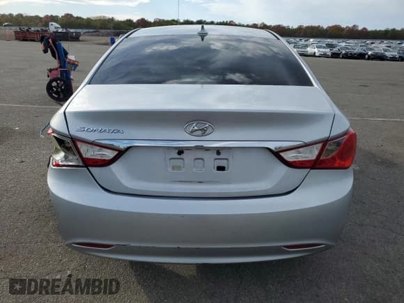 ✅ 2012 Hyundai Sonata GLS • VIN: 5NPEB4AC6CH475966 • Lot: 90945255. Wystawiony na Copart z przebiegiem Nie podano. Bezpłatny archiwum sprzedaży aukcyjnych z USA i szczegółowy raport historii pojazdu na DreamBid. Zdjęcie 6.