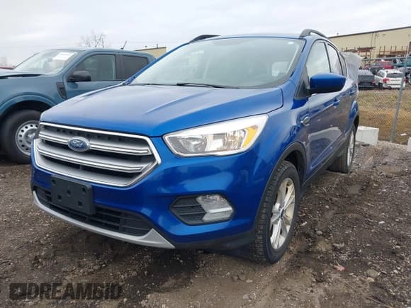 ✅ 2017 Ford Escape SE • VIN: 1FMCU9GD9HUE11122 • Лот: 39049615. Опубликован ранее на IAAI с пробегом 130 865 миль. Бесплатный доступ к архиву аукционных продаж из США и подробный отчёт об истории автомобиля на DreamBid. Изображение 2.