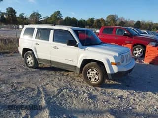 ✅ 2015 Jeep Patriot Sport • VIN: 1C4NJPBA4FD388465 • Lot: 43766215. Wystawiony na IAAI z przebiegiem 252 898 mil. Bezpłatny archiwum sprzedaży aukcyjnych z USA i szczegółowy raport historii pojazdu na DreamBid. Zdjęcie 1.