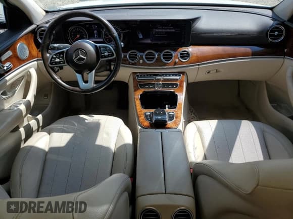 ✅ 2019 Mercedes-Benz E 300 • VIN: WDDZF4KB1KA556204 • Lot: 68050745. Wystawiony na Copart z przebiegiem 112 724 mil. Bezpłatny archiwum sprzedaży aukcyjnych z USA i szczegółowy raport historii pojazdu na DreamBid. Zdjęcie 8.