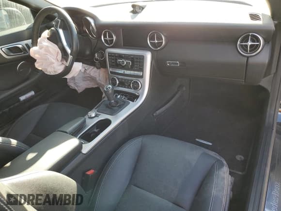 ✅ 2013 Mercedes-Benz SLK 350 • VIN: WDDPK5HA0DF054717 • Lot: 68596855. Wystawiony na Copart z przebiegiem Nie podano. Bezpłatny archiwum sprzedaży aukcyjnych z USA i szczegółowy raport historii pojazdu na DreamBid. Zdjęcie 8.